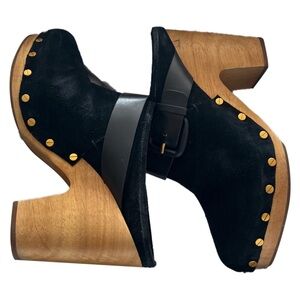 Veronica Beard Dacey Stylish Black Clogs with Wooden Heel